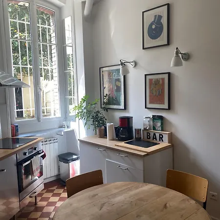 Homy And Cosy Private Flat - 아파트 파리